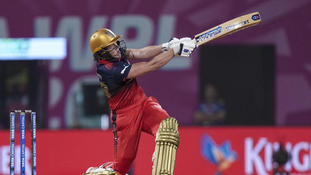 RCB vs GG Live Score, WPL 2026: Bengaluru 30/1; Kashvee removes Harris in second over
